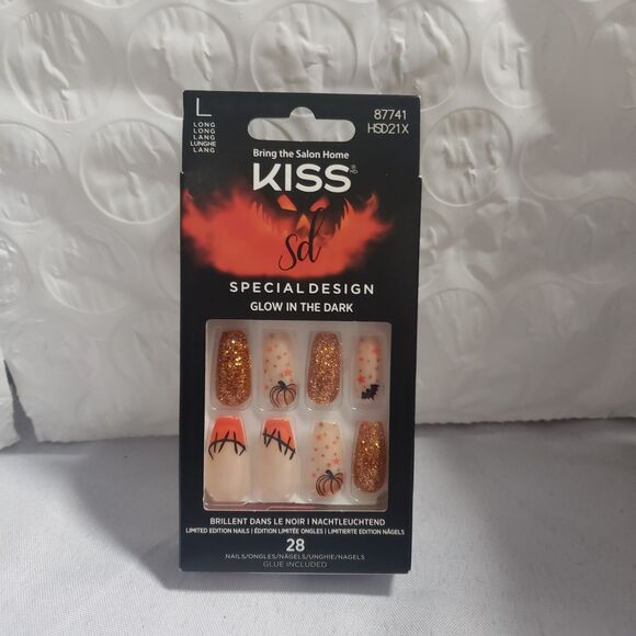 KISS Special Design Halloween Fake Nails
Glow-In-The-Dark
Style ‘Wicked’
NEW - Picture 3 of 3